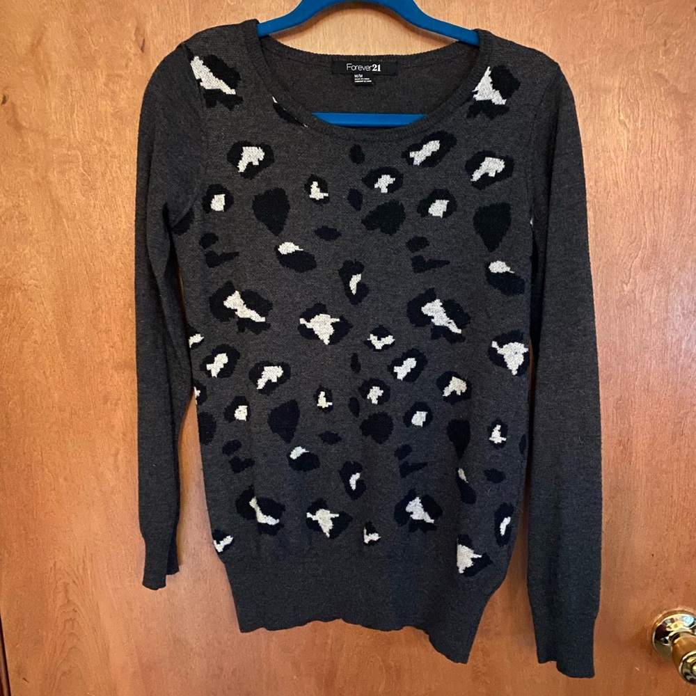 Forever 21 animal print sweater size M
